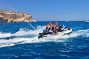 Malta: 1 uur jetski huren (geen rijbewijs nodig)