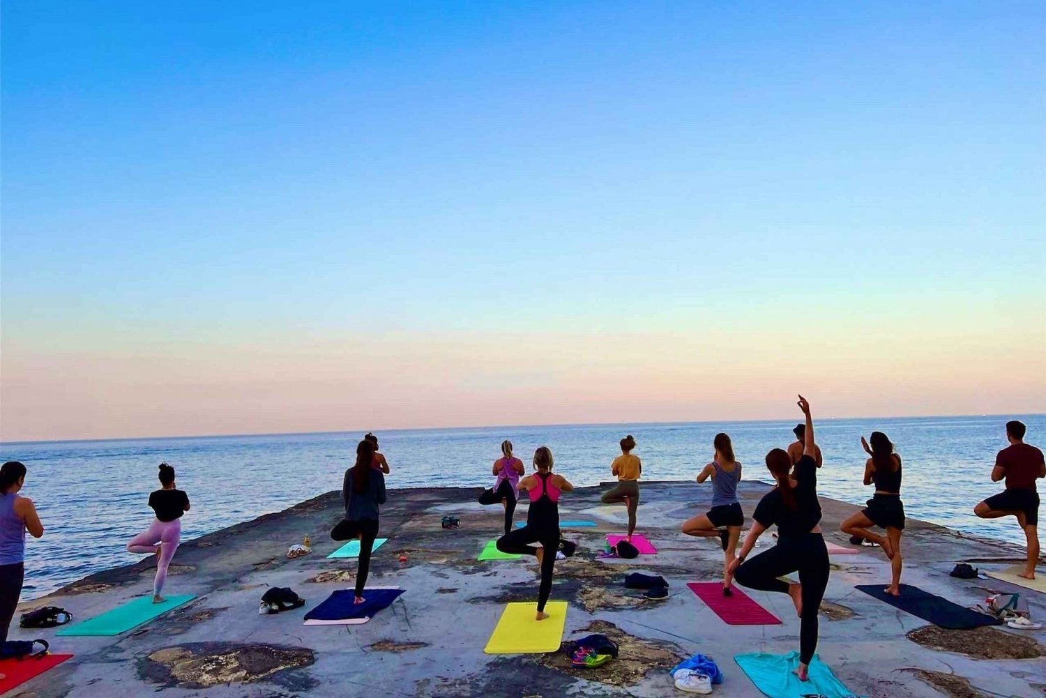 Clase de Yoga en la Playa y Natación - Sliema