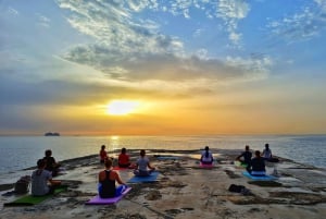 Clase de Yoga en la Playa y Natación - Sliema