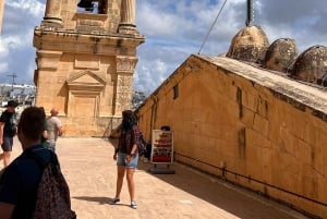 Between Creations and Miracles: Handicrafts and the Basilica of Mosta TOUR IN PORTUGUESE