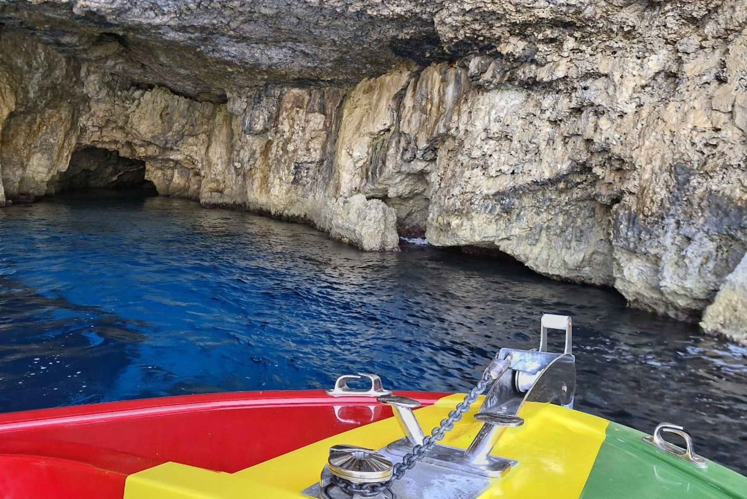 بلو لاغون: كومينو وكريستال لاغون، قارب سريع خاص في مالطا