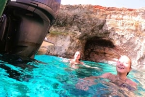 Privat båttur i Den blå lagune, Krystallagunen og Comino-grottene