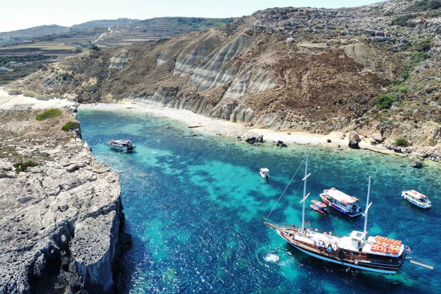 Голубая лагуна, Кристальная лагуна, остров Комино и пещеры