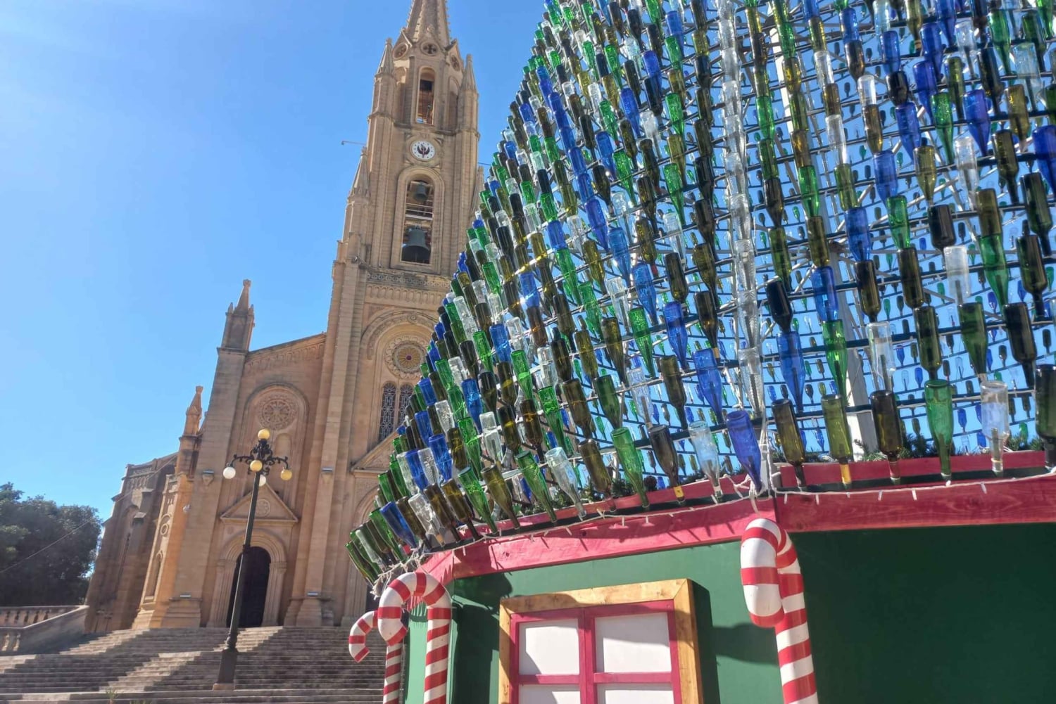 جولة عيد الميلاد في غوزو بواسطة توك توك أو جيب