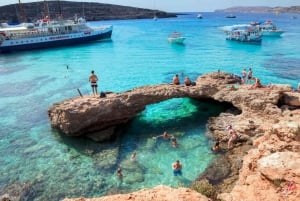 Fahrt mit der Küstenfähre zur Blauen Lagune (Insel Comino)