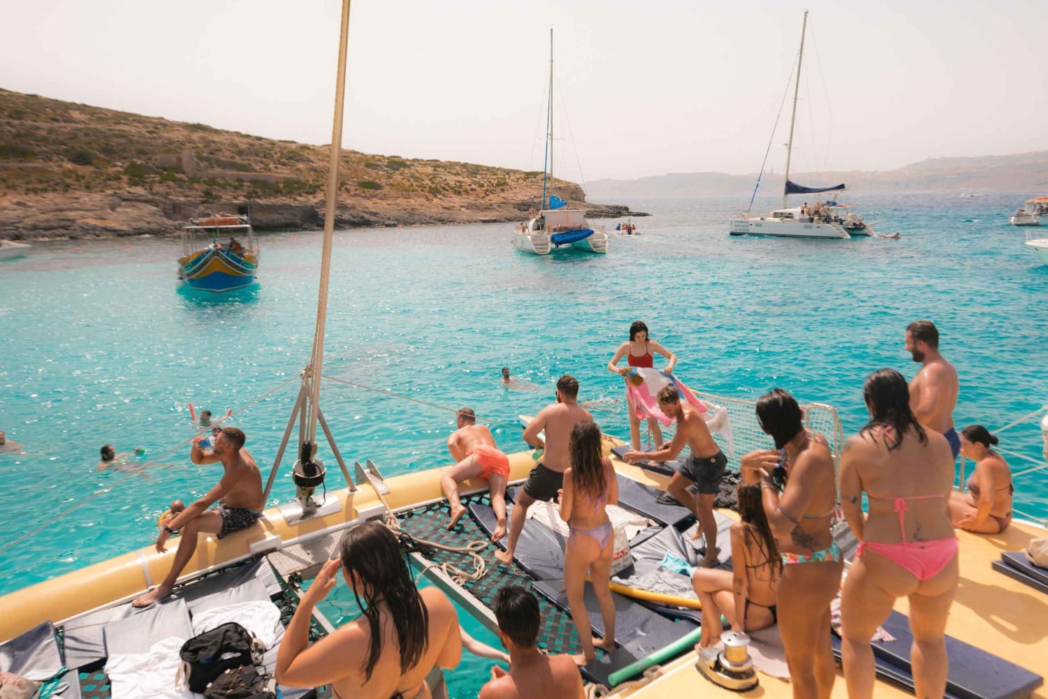 Comino: Blue Lagoon Catamaran Cruise with Lunch and Open Bar