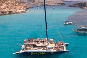 Comino: Blue Lagoon Catamaran Cruise with Lunch and Open Bar
