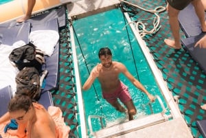 Comino: Blue Lagoon Catamaran Cruise with Lunch and Open Bar