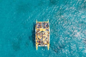 Comino: Blue Lagoon Catamaran Cruise with Lunch and Open Bar