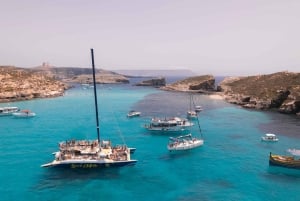 Comino: Blue Lagoon Catamaran Cruise with Lunch and Open Bar