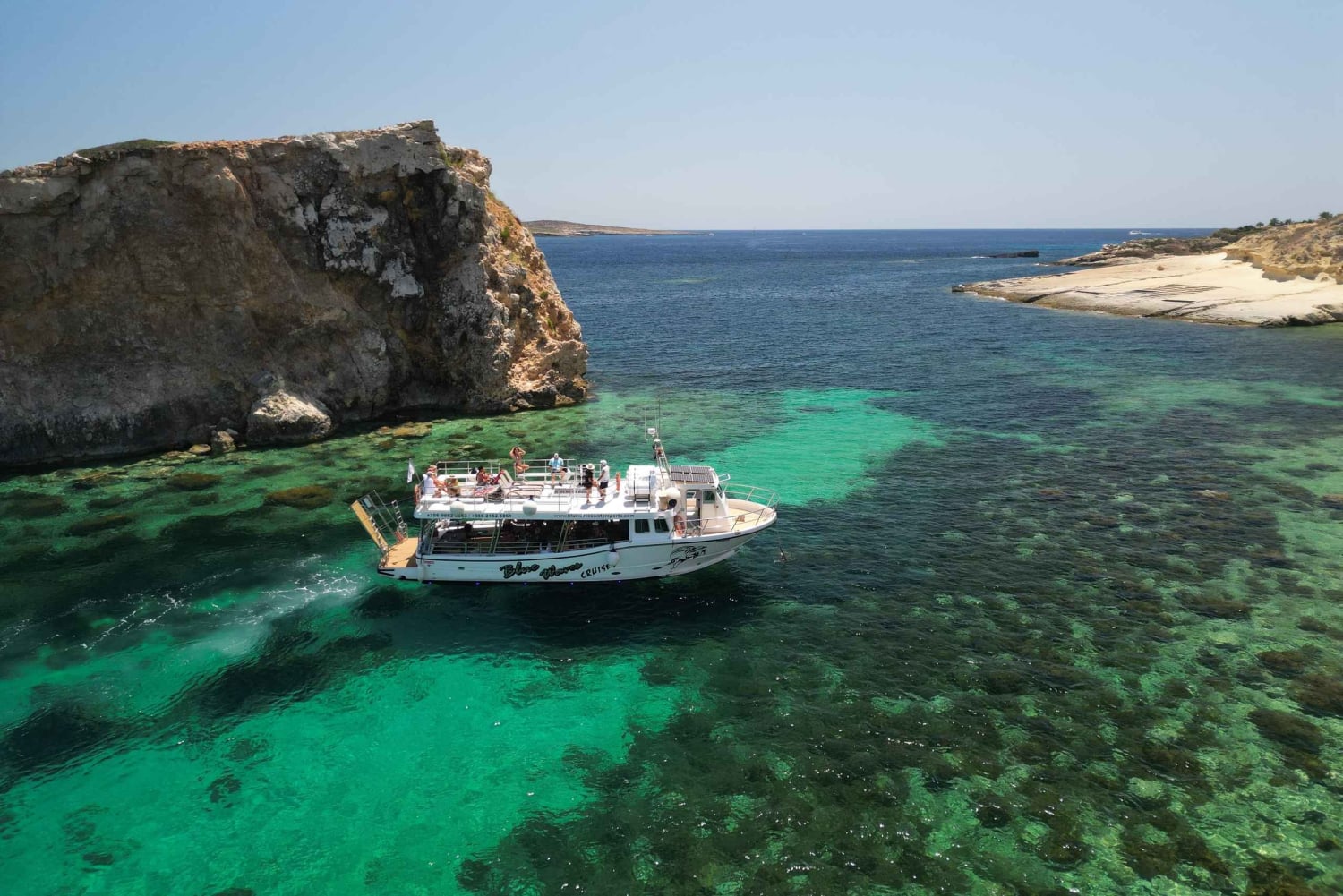 بحيرة كومينو الزرقاء وبحيرة كريستال - رحلة بحرية في 3 خلجان