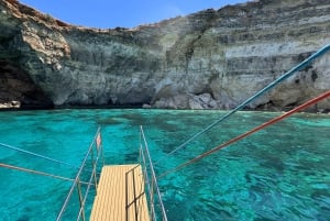 بحيرة كومينو الزرقاء وبحيرة كريستال - رحلة بحرية في 3 خلجان