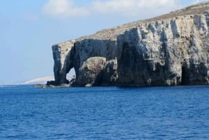 Sliemasta tai Bugibbasta: Comino Blue Lagoon edestakainen lauttayhteys.