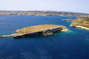 Desde Sliema o Bugibba: ferry de ida y vuelta a la Laguna Azul de Comino