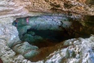 كومينو: جولة خاصة بالقارب مع أنشطة الغطس والكهوف