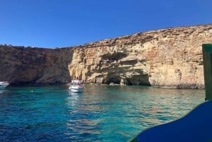 كومينو: جولة خاصة بالقارب مع أنشطة الغطس والكهوف