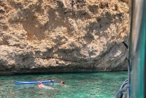 كومينو: جولة خاصة بالقارب مع أنشطة الغطس والكهوف