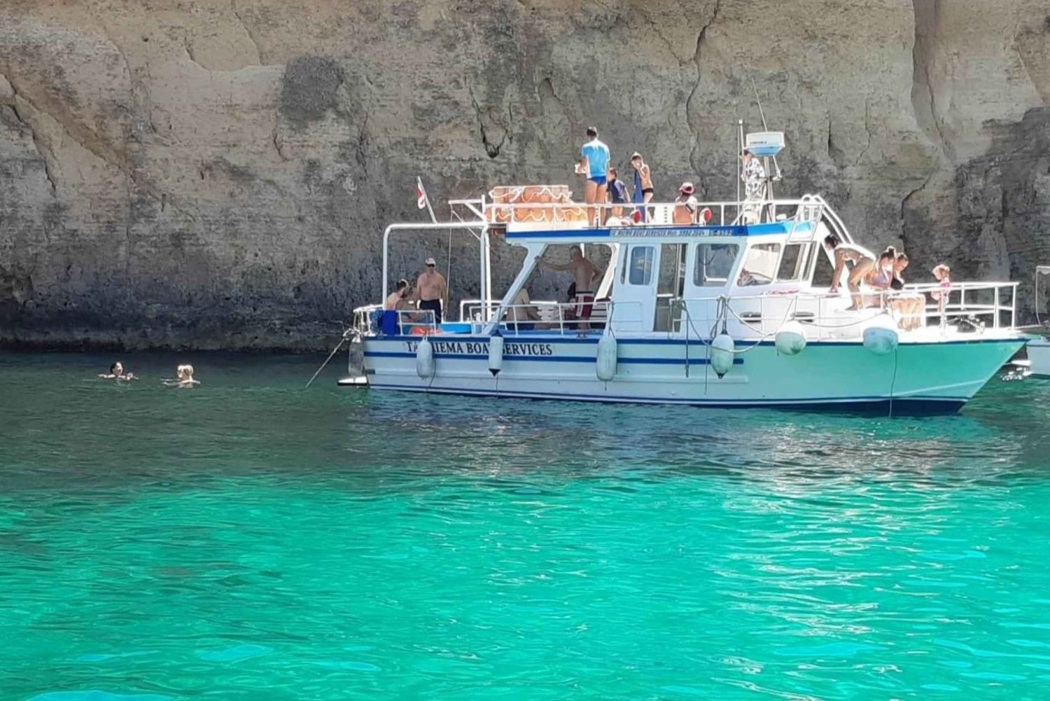 Comino: Private båtturer, svømmestopp og grotteturer