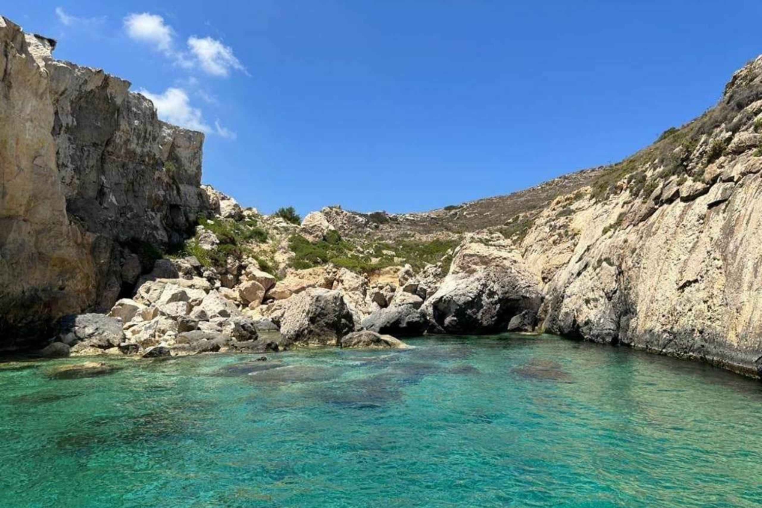 Comino: Private bådture, svømmestop og grotteture