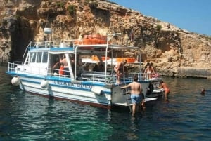 コミノ島：プライベートボートツアー、スイミングストップ、洞窟ツアー