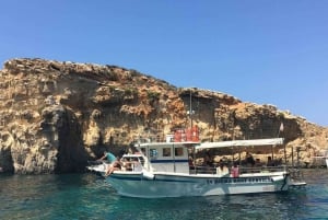 コミノ島：プライベートボートツアー、スイミングストップ、洞窟ツアー