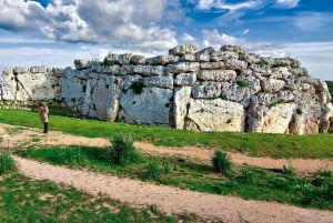 Grotte marine di Comino in motoscafo e biglietto per il bus Hop-On/Off Gozo