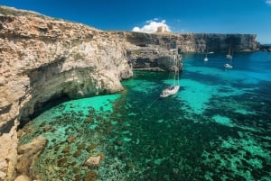Grotte marine di Comino in motoscafo e biglietto per il bus Hop-On/Off Gozo
