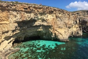 Grotte marine di Comino in motoscafo e biglietto per il bus Hop-On/Off Gozo
