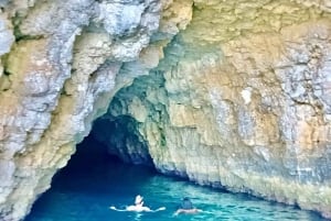 أفضل ما في كومينو في لمح البصر: جولة بالقارب في الكهوف والخلجان والشواطئ