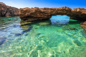 أفضل ما في كومينو في لمح البصر: جولة بالقارب في الكهوف والخلجان والشواطئ