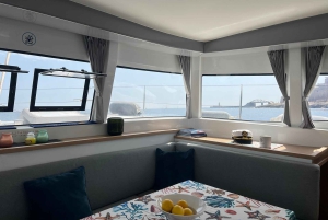 Aluguel de catamarã à noite