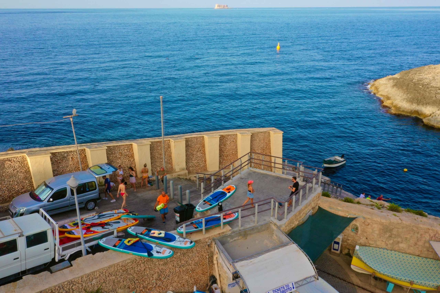 Utforsk Maltas Blå Grotte med SUP