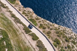 マルタ発：ゴゾ島の自動運転 E ジープ ガイド付きツアー