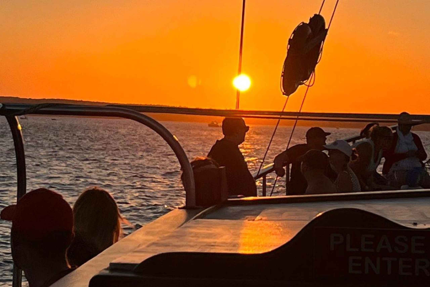 Dalla baia di Mellieha, Malta: crociera al tramonto alla Laguna Blu