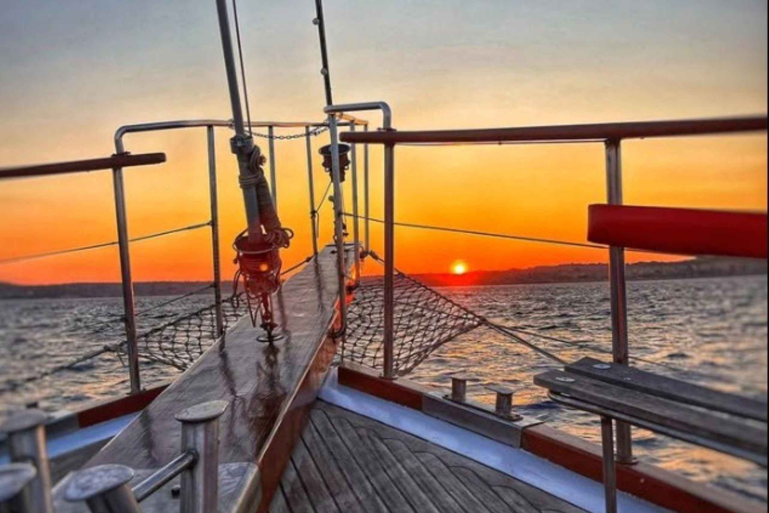 Dalla baia di Mellieha, Malta: crociera al tramonto alla Laguna Blu