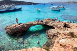Von St. Julian's aus: Gozo, Comino & Blaue Lagune mit dem Motorboot