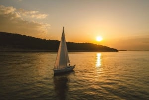 Från Valletta: Romantisk solnedgångskryssning på en segelbåt