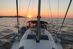 Från Valletta: Romantisk solnedgångskryssning på en segelbåt