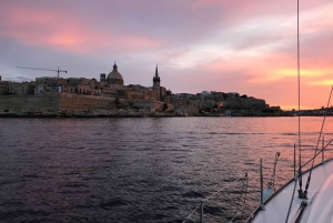 Vanuit Valletta: Romantische boottocht bij zonsondergang op een zeiljacht