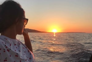 Vanuit Valletta: Romantische boottocht bij zonsondergang op een zeiljacht