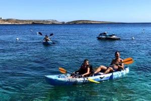 Gozo: 1 ora di kayak + tour delle grotte + rientro dalla Laguna Blu