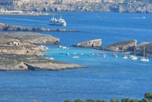 جوزو: خدمة النقل بالقارب السريع ذهابًا وإيابًا في Blue Lagoon في Comino