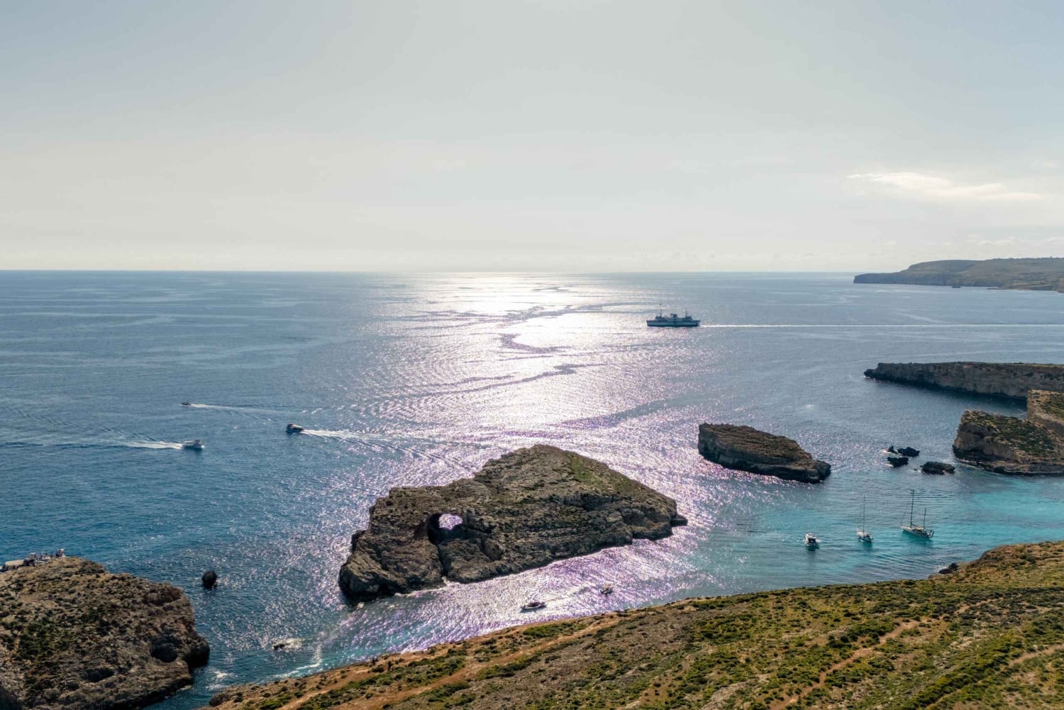 غوزو: جولة بالقارب الخاص إلى كومينو مع توقف للسباحة