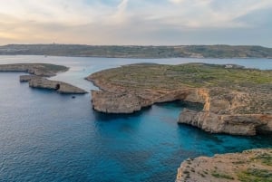 غوزو: جولة بالقارب الخاص إلى كومينو مع توقف للسباحة