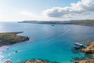 غوزو: جولة بالقارب الخاص إلى كومينو مع توقف للسباحة