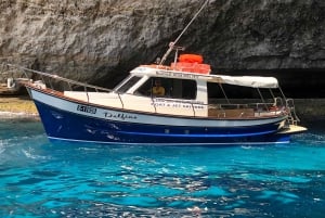 غوزو: جولة بالقارب الخاص إلى كومينو مع توقف للسباحة