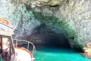 غوزو: جولة بالقارب الخاص إلى كومينو مع توقف للسباحة