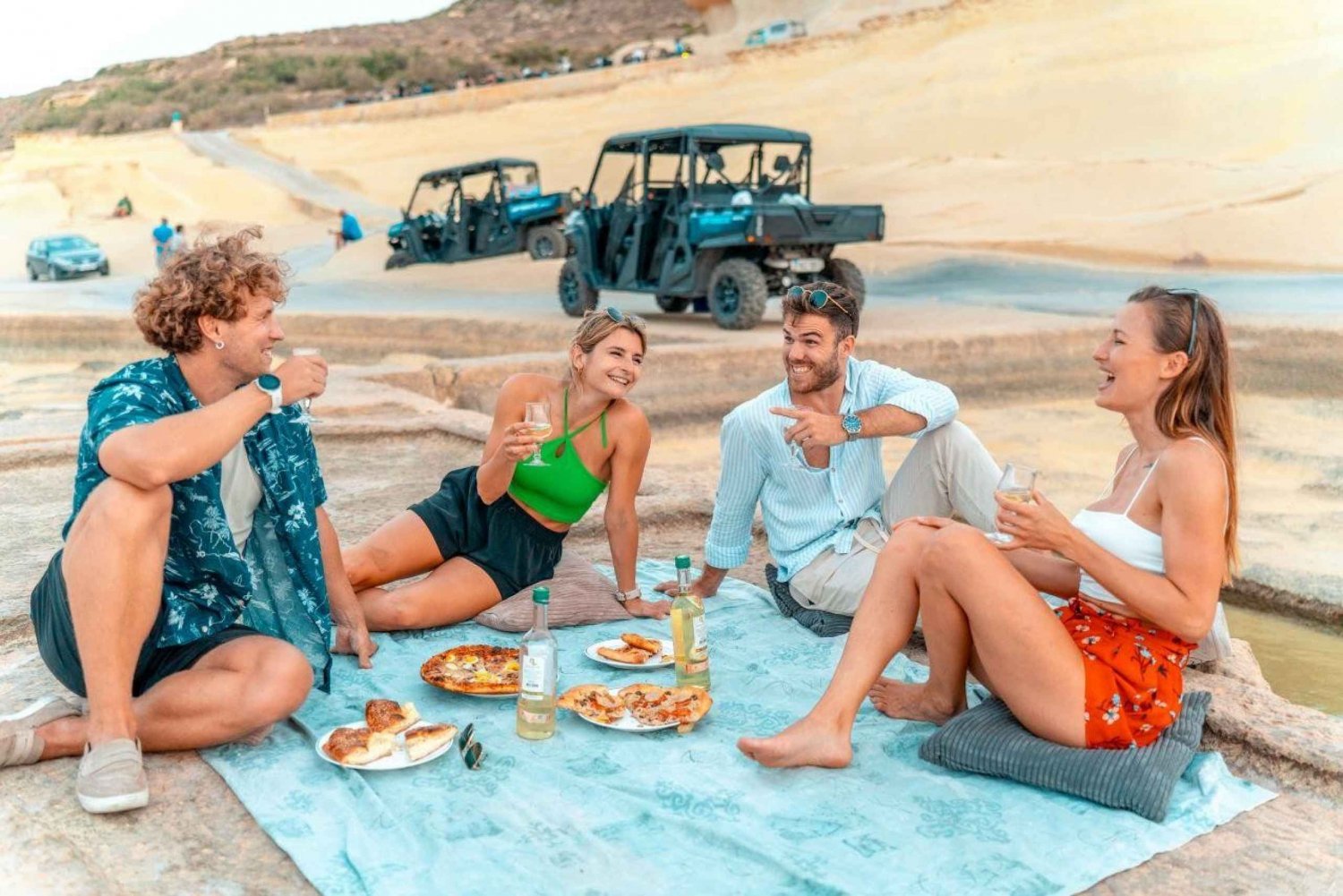 Malta: Tour in buggy di Gozo al tramonto con sosta per il bagno nella laguna blu