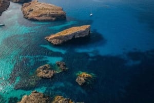 خدمة العبارات من غوزو إلى كومينو والبحيرة الزرقاء