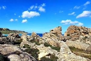 Gozo Unveiled: Guided Hiking Tour with Bouldering